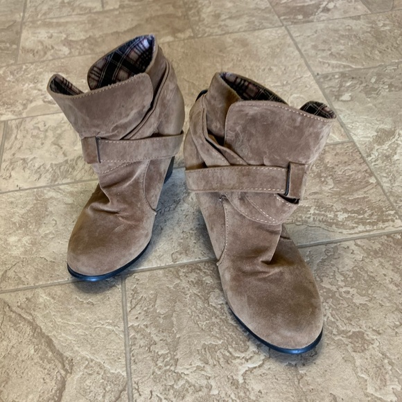 Ankle Boots - Picture 4 of 8